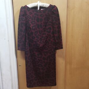 Calvin Klein red and black animal print 3/4 sleeve sheath dress
Zip up back
Sz 6